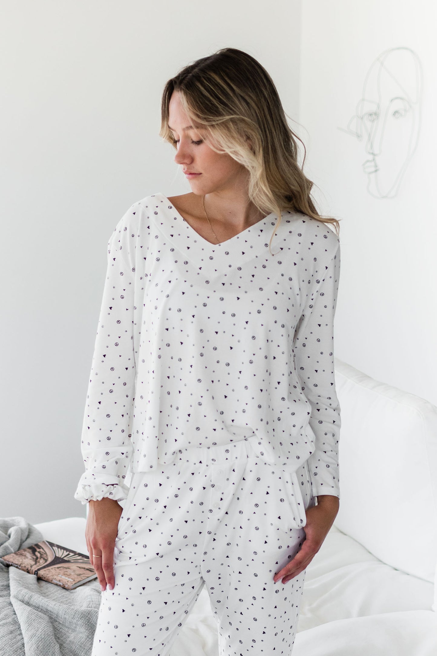 Jamie V-Neck Sleep Top | Ivory Allover Print