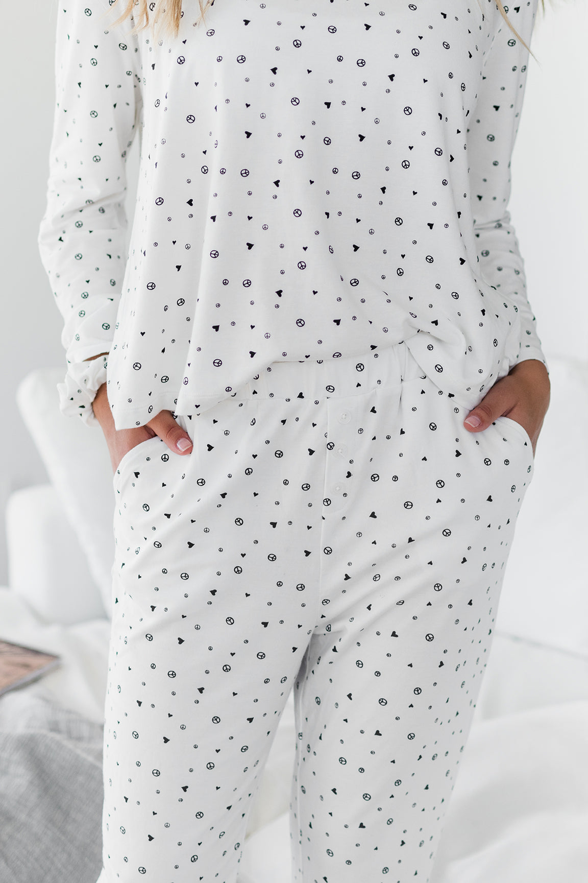Jamie V-Neck Sleep Top | Ivory Allover Print