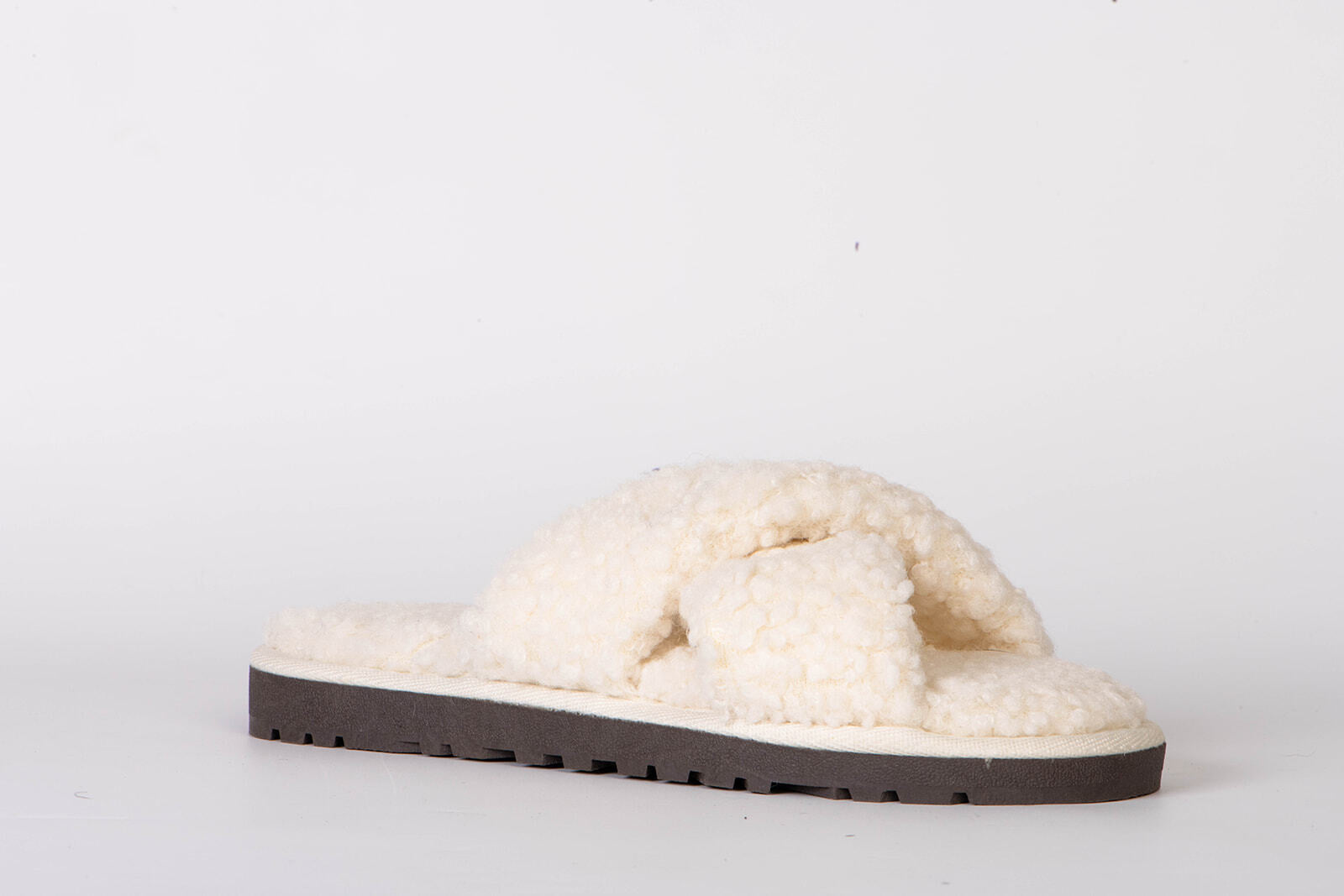 Criss cross faux fur slippers on sale