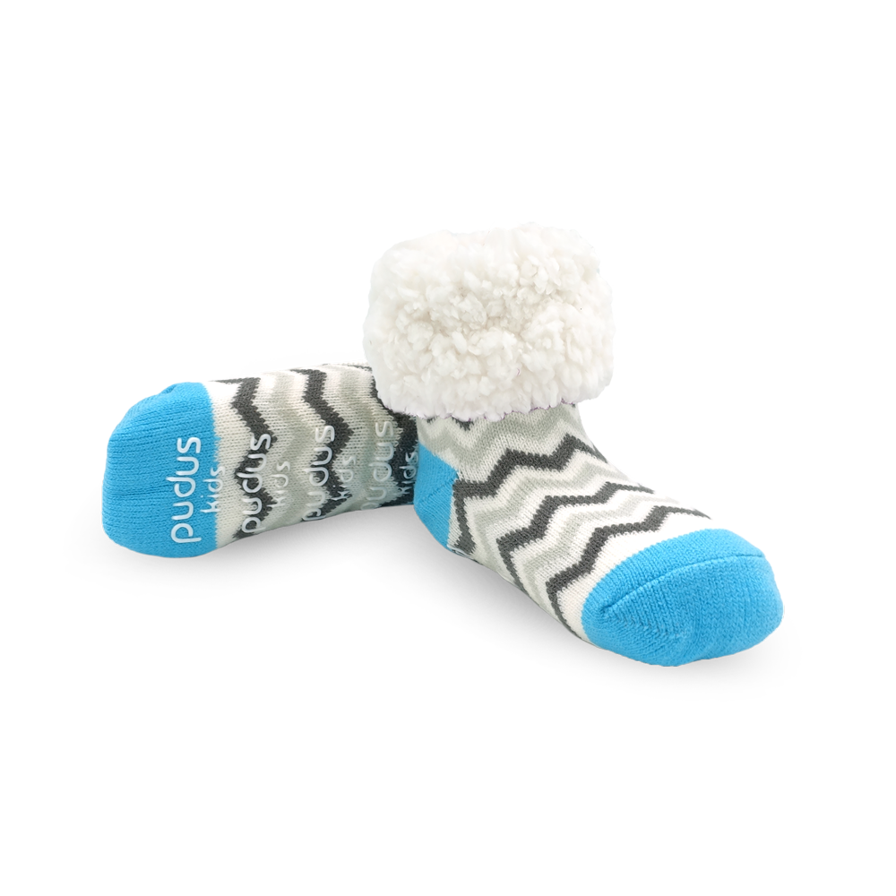 Pudus Cozy Winter Slipper Socks Chevron Blue for Kids with Non-Slip Grippers and Faux Fur Sherpa Fleece -  Boy and Girl Fuzzy Socks (Ages 4-7)