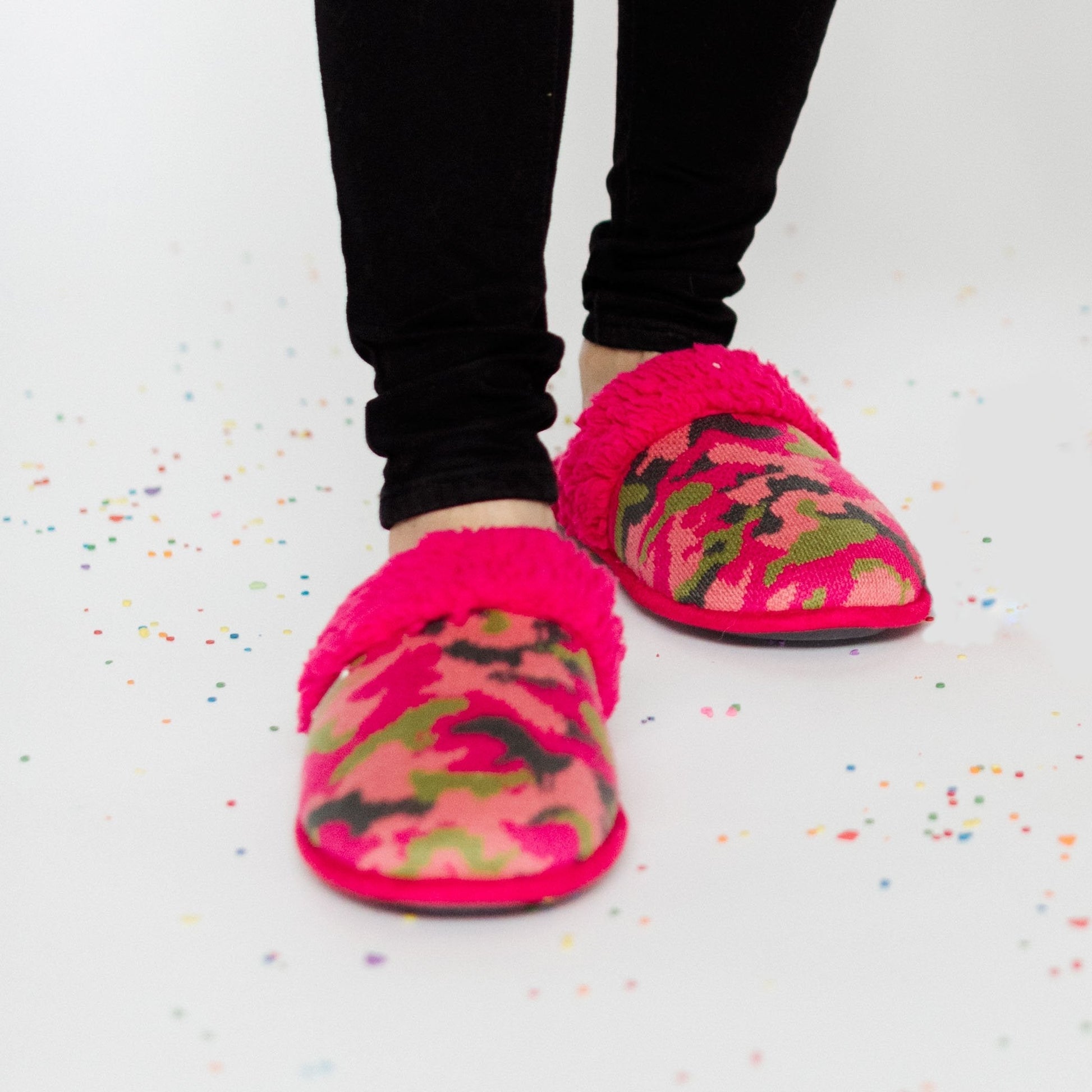 Creekside Slide Slippers | Brights Camo Pink